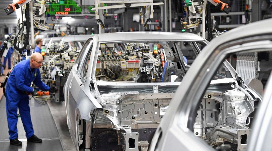 French Car Industry Fears a Quarter of Jobs in Sector