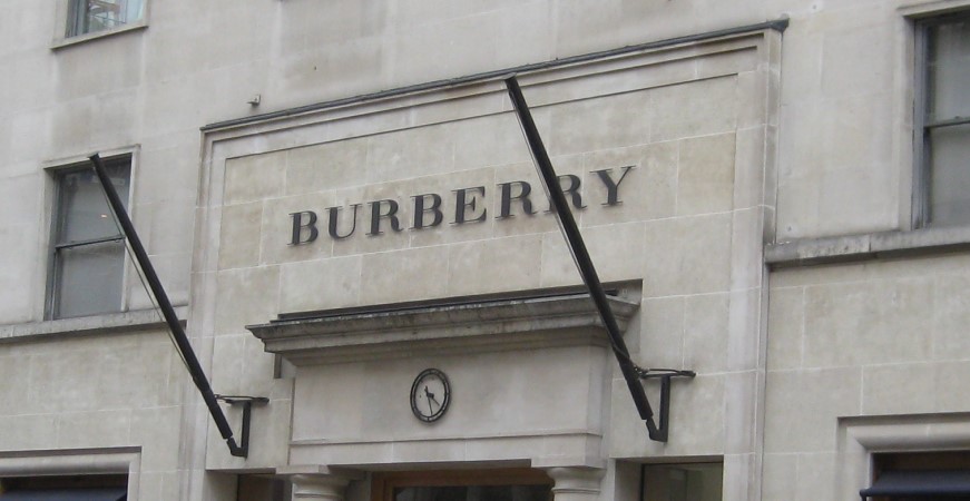 Burberry Attracts Young People-Thanks to Leather Bags and Kendall Jenner