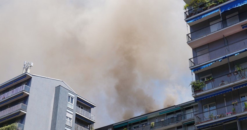 Heavy Fire in Tower Building in Milan: Major Havoc But No Victims