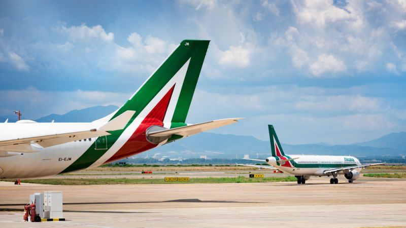 After 74 Years the End of a National Symbol: the Last Flight of Alitalia